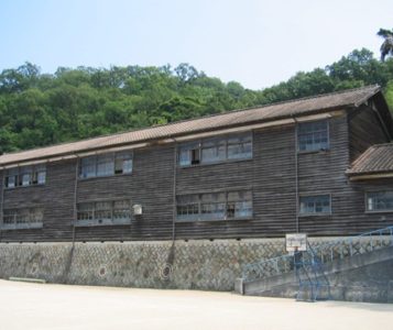 真鍋島中学校